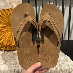Men’s size 10 REEF sandals NEW